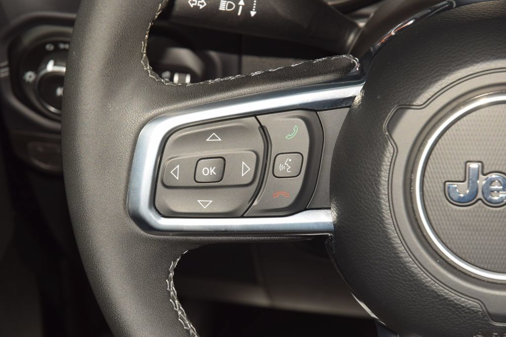 Used 2025 Jeep Wrangler Unlimited Sahara AWD/4WD image 38