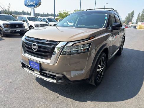 Used 2023 Nissan Pathfinder Platinum w/ Cargo Package FWD image 3