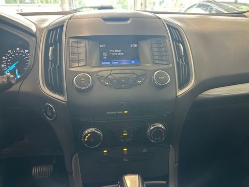 Used 2018 Ford Edge SE AWD/4WD image 3