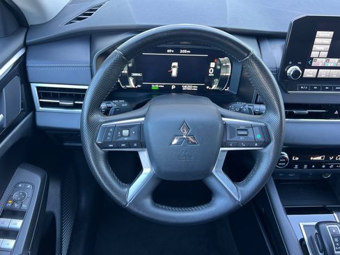 Used 2024 Mitsubishi Outlander SE image 18