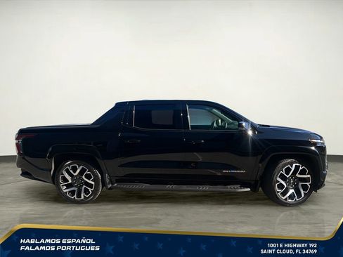 Certified 2025 Chevrolet Silverado EV RST AWD/4WD image 7