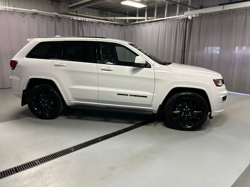 Used 2021 Jeep Grand Cherokee Laredo X image 8