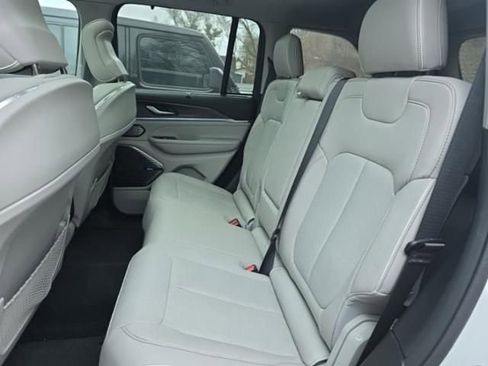 Used 2022 Jeep Grand Cherokee Overland w/ Luxury Tech Group IV image 5