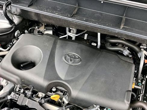 Used 2024 Toyota Highlander XLE image 41