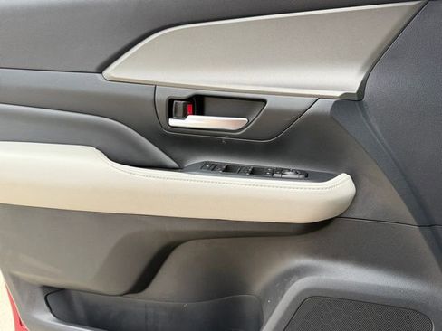Used 2024 Toyota Grand Highlander XLE image 26