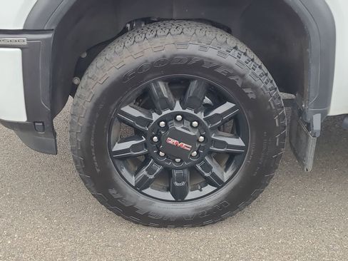 Used 2024 GMC Sierra 2500 AT4 w/ AT4 Preferred Package image 16