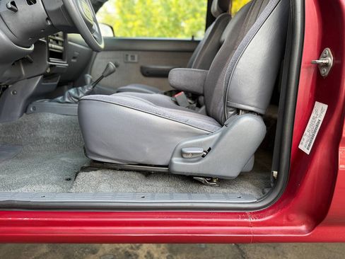 Used 1997 Toyota Tacoma 4x4 Xtracab V6 image 9