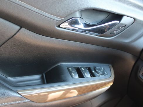 Used 2023 GMC Acadia SLE FWD image 41