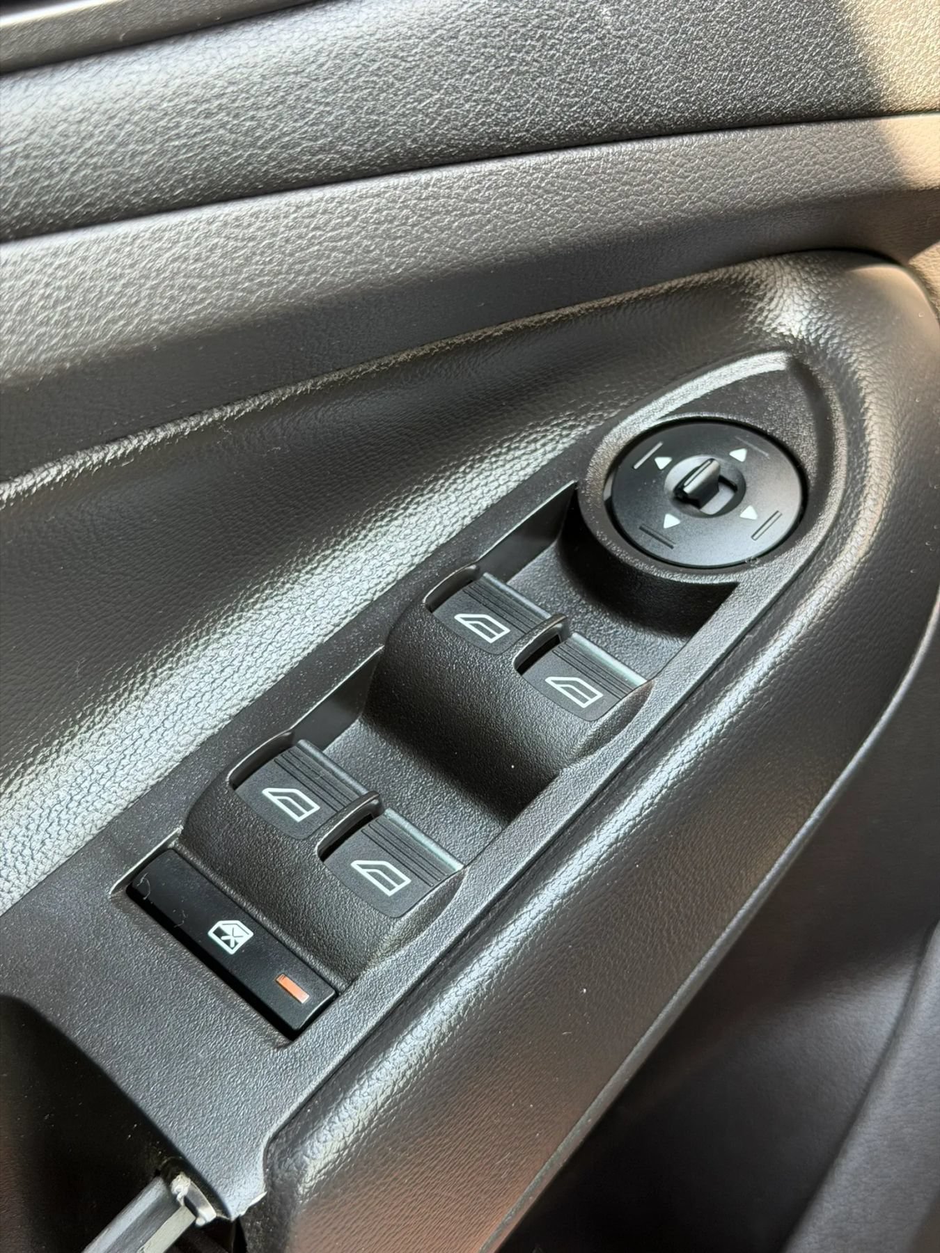Used 2017 Ford Escape Titanium FWD image 24