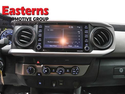 Used 2020 Toyota Tacoma SR5 AWD/4WD image 11