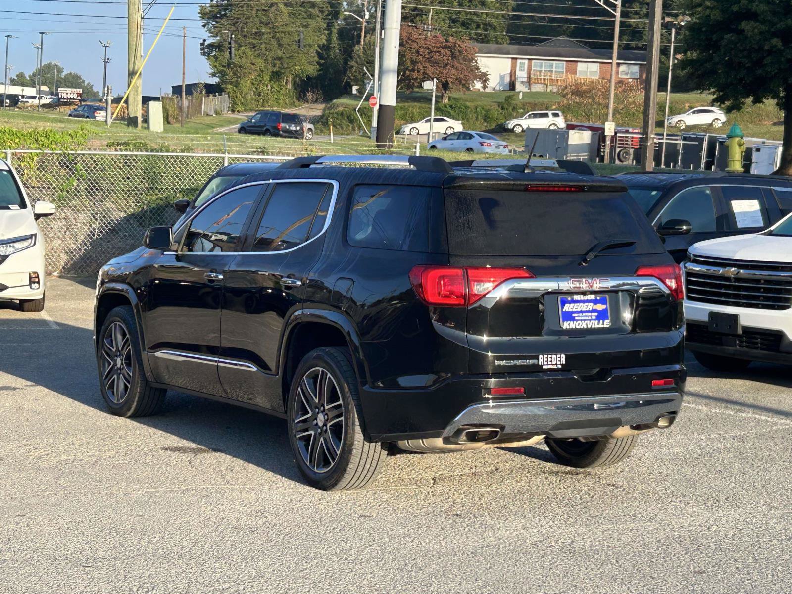 Used 2017 GMC Acadia Denali w/ Technology Package FWD image 5