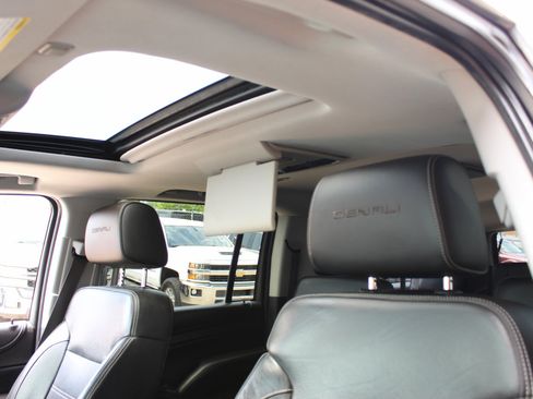 Used 2015 GMC Yukon XL Denali w/ Touring Package image 13