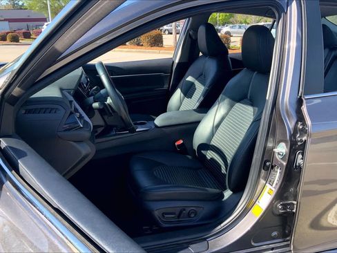 Used 2024 Toyota Camry SE w/ Convenience Package image 8