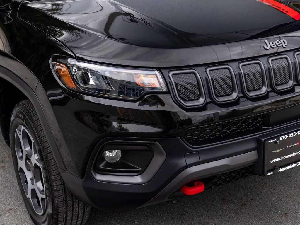 Used 2022 Jeep Compass Trailhawk w/ Trailhawk Convenience Group AWD/4WD image 35