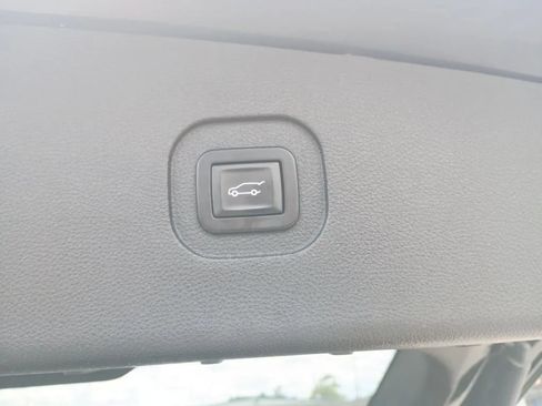Used 2017 Chevrolet Equinox Premier w/ Enhanced Convenience Package AWD/4WD image 18