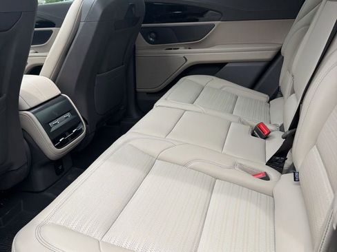 Used 2025 Lincoln Nautilus Reserve AWD/4WD image 6