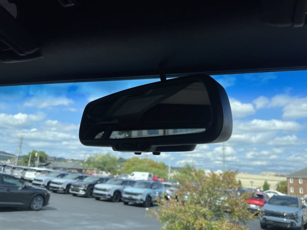 Used 2016 Jeep Wrangler Unlimited Sahara w/ Connectivity Group AWD/4WD image 24