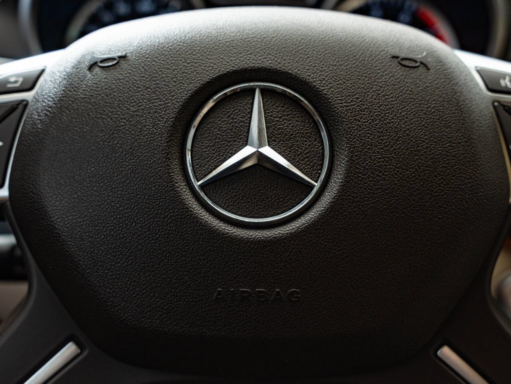 Used 2016 Mercedes-Benz GL 450 4MATIC image 32