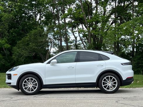 Certified 2024 Porsche Cayenne Coupe AWD/4WD image 2
