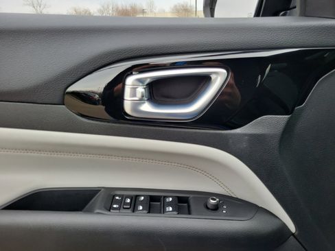 Used 2023 Jeep Compass Limited image 18