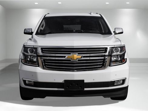Used 2020 Chevrolet Suburban Premier w/ 6.2L Performance Package image 4