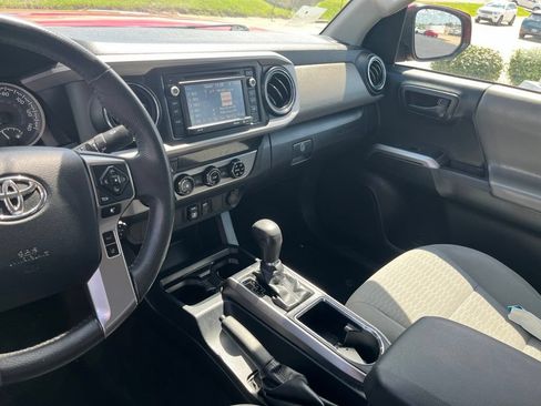 Used 2018 Toyota Tacoma SR5 AWD/4WD image 29