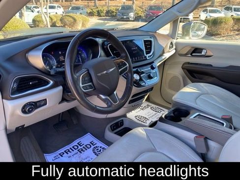 Used 2018 Chrysler Pacifica Touring-L Plus image 7