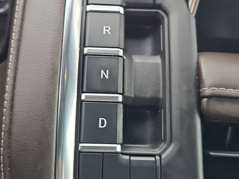 Used 2022 Chevrolet Suburban Z71 AWD/4WD image 18