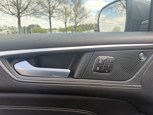 Used 2024 Ford Edge Titanium image 10