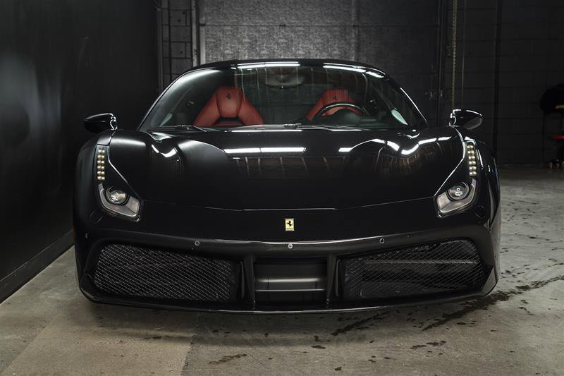 Used 2018 Ferrari 488 GTB RWD image 3