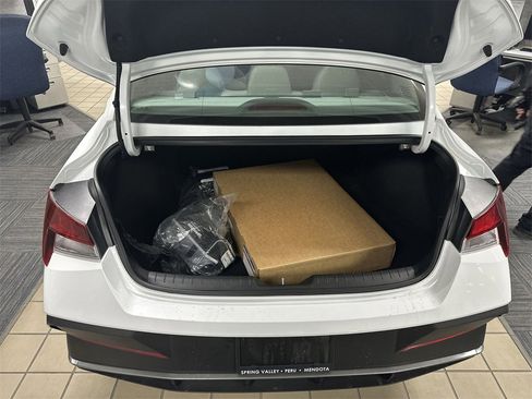 Used 2025 Hyundai Elantra Sport image 19