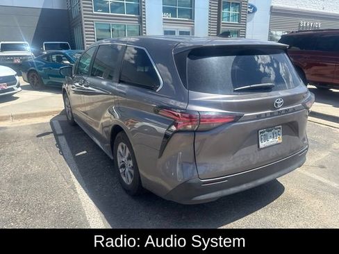 Used 2022 Toyota Sienna LE FWD image 3