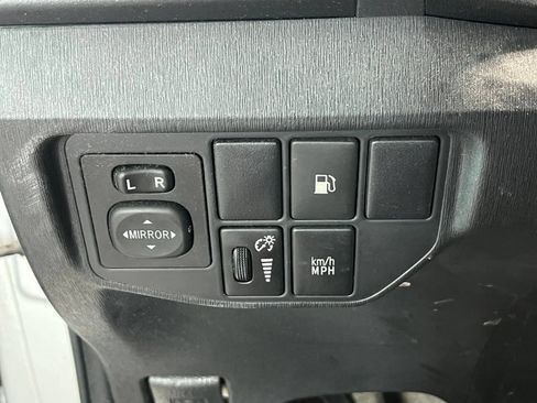 Used 2014 Toyota Prius Prime Advanced FWD image 29