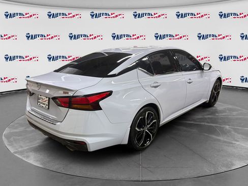 Used 2023 Nissan Altima 2.5 SR image 3