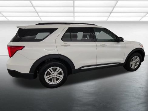 Used 2023 Ford Explorer XLT AWD/4WD image 8