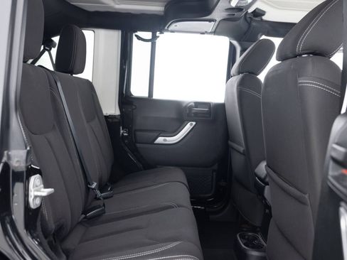 Used 2017 Jeep Wrangler Unlimited Sahara w/ Connectivity Group image 29