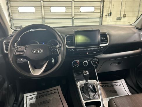 Used 2020 Hyundai Venue SE FWD image 4