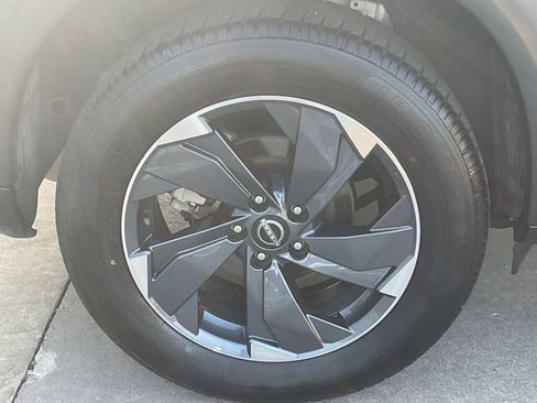Used 2025 Nissan Rogue SV FWD image 7
