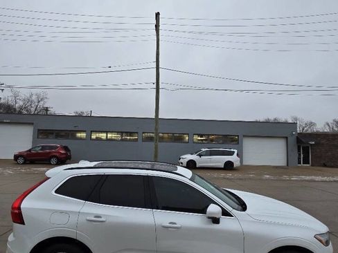 Used 2023 Volvo XC60 B5 Core image 10