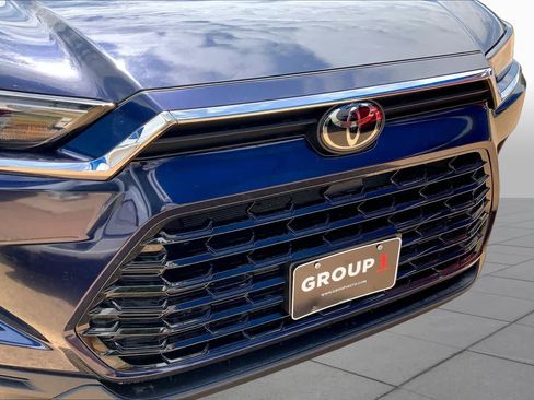 Used 2024 Toyota Grand Highlander AWD image 30