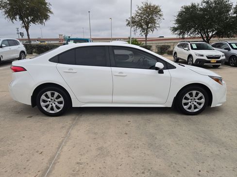 Used 2021 Toyota Corolla LE image 9