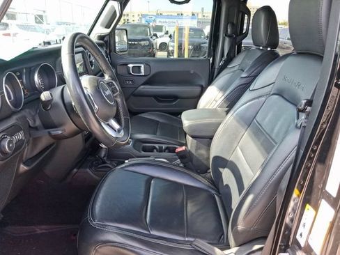 Used 2019 Jeep Wrangler Unlimited Sahara AWD/4WD image 12
