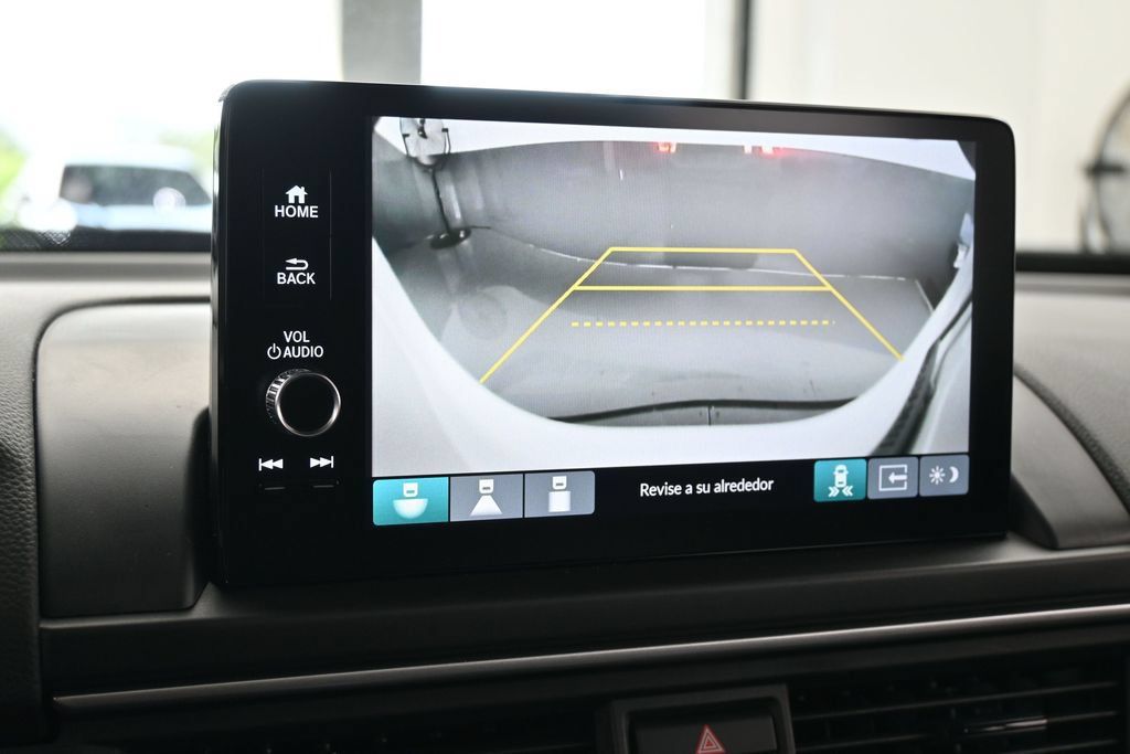 Used 2025 Honda Pilot Touring image 17