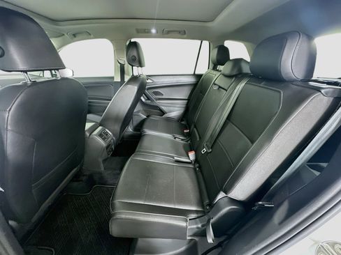 Used 2020 Volkswagen Tiguan SE w/ Panoramic Sunroof Package FWD image 26