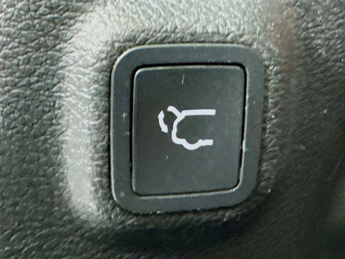 Used 2020 Jeep Cherokee Limited image 32