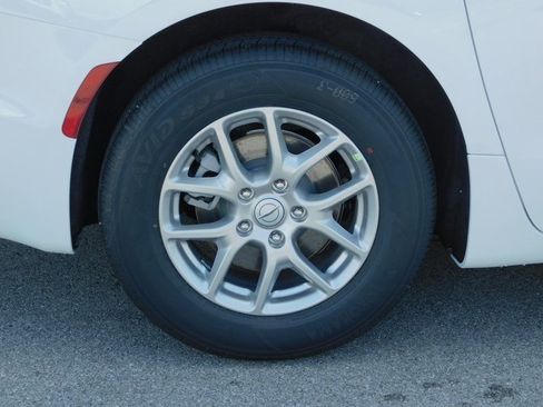 New 2026 Chrysler Pacifica Select image 11