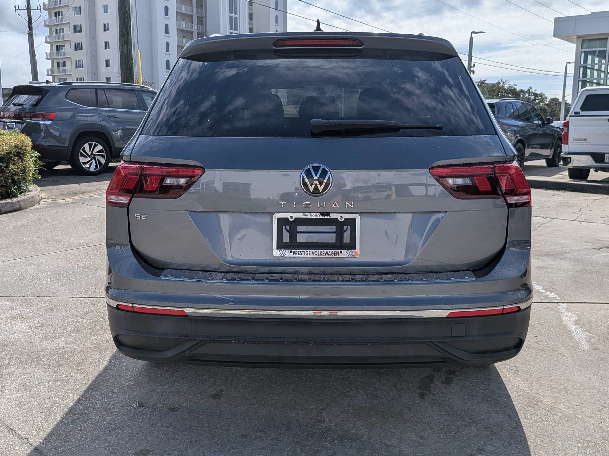 Used 2022 Volkswagen Tiguan SE FWD image 4