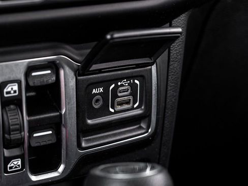 Used 2021 Jeep Wrangler Unlimited Sport image 37