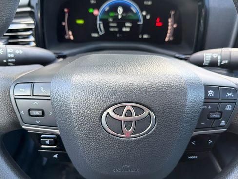 Used 2025 Toyota Camry LE image 19