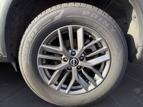 Used 2024 Nissan Rogue S image 14